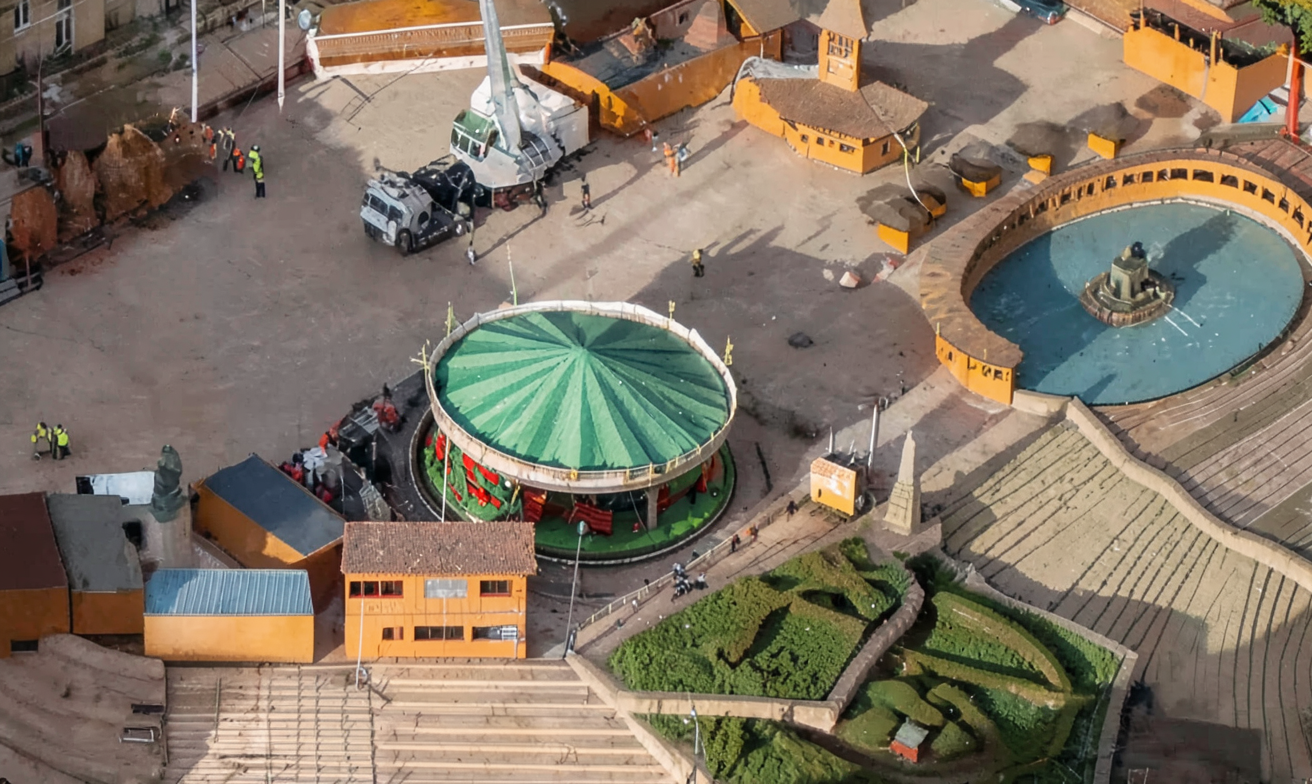 Flux 2 Klein 4B + Red Zoom LoRA for Image Zoom