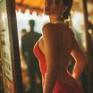una_mujer_con_belleza_cl_sica_irradiando_carisma_1771677314674.jpeg